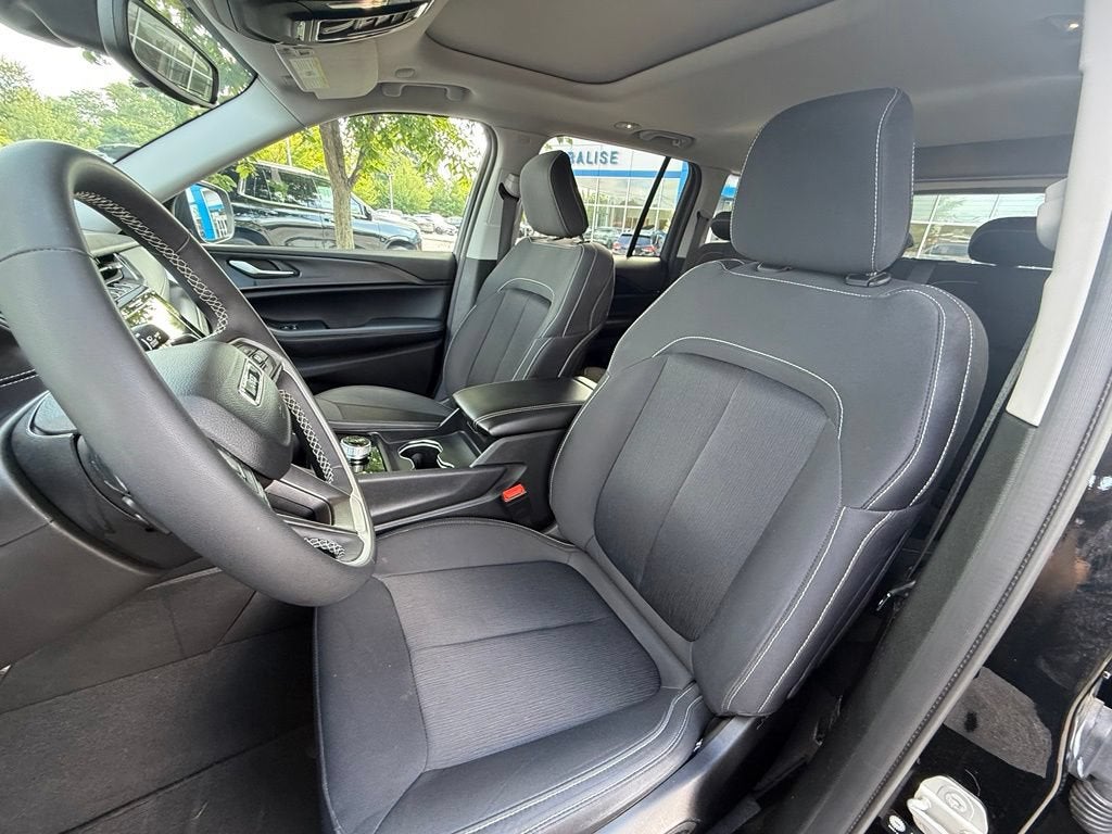 2023 Jeep Grand Cherokee Laredo X