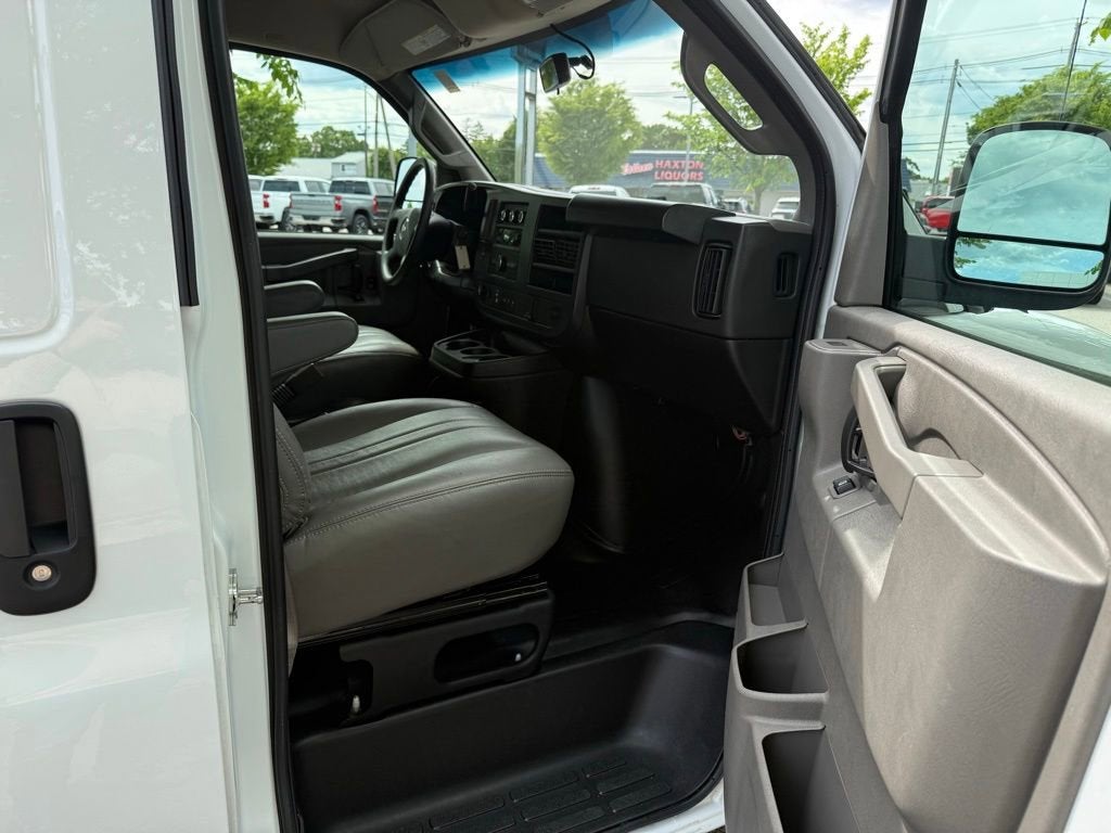 2025 Chevrolet Express Cargo WT