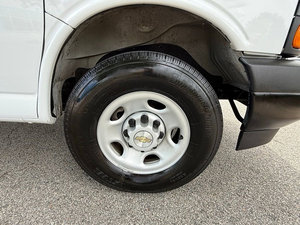 2025 Chevrolet Express Cargo WT