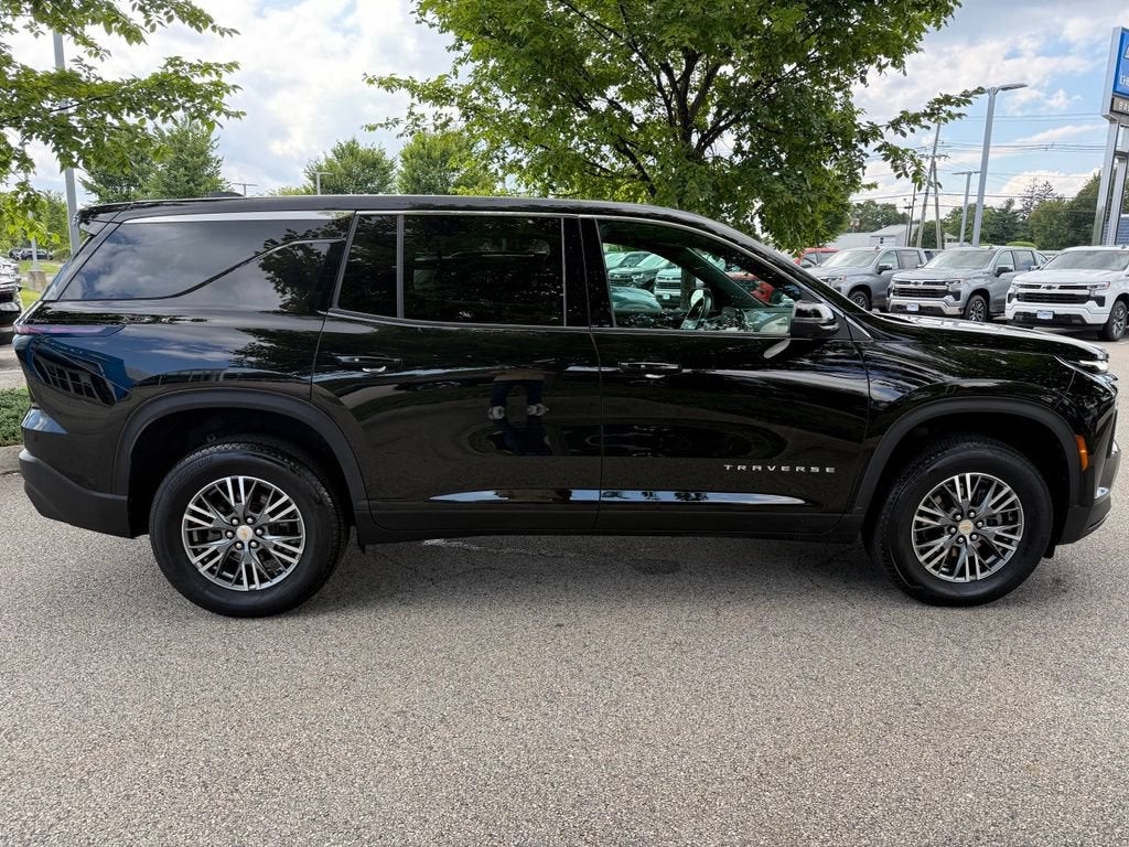 2024 Chevrolet Traverse LS