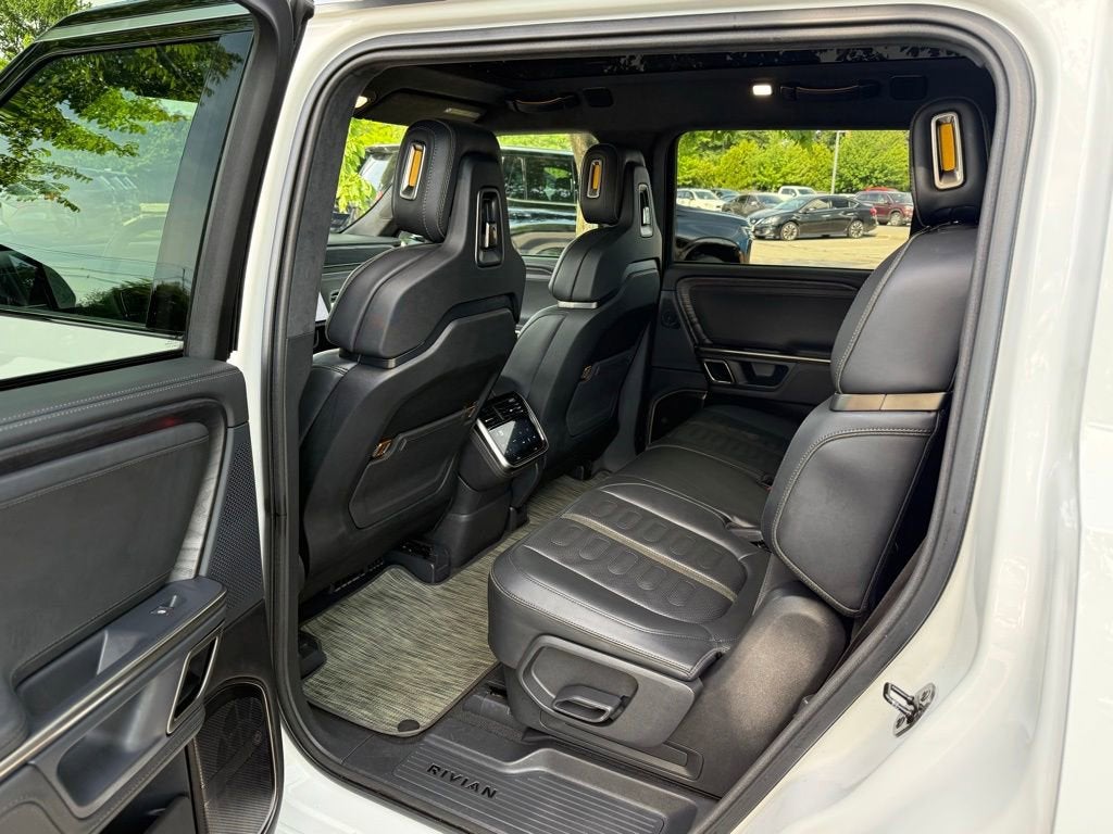 2023 RIVIAN R1S Adventure