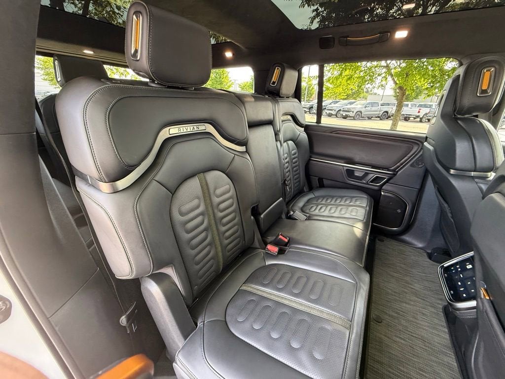 2023 RIVIAN R1S Adventure