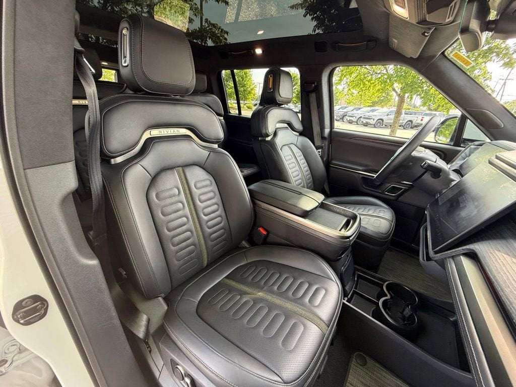 2023 RIVIAN R1S Adventure