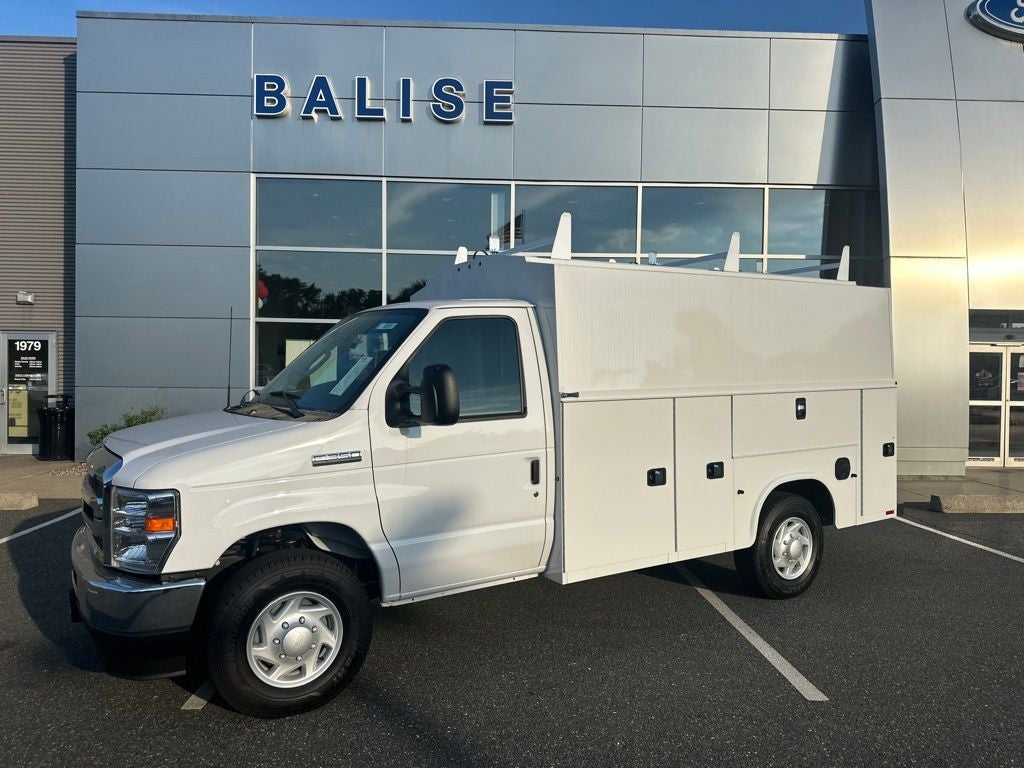 2026 Ford E-350SD Base Cutaway