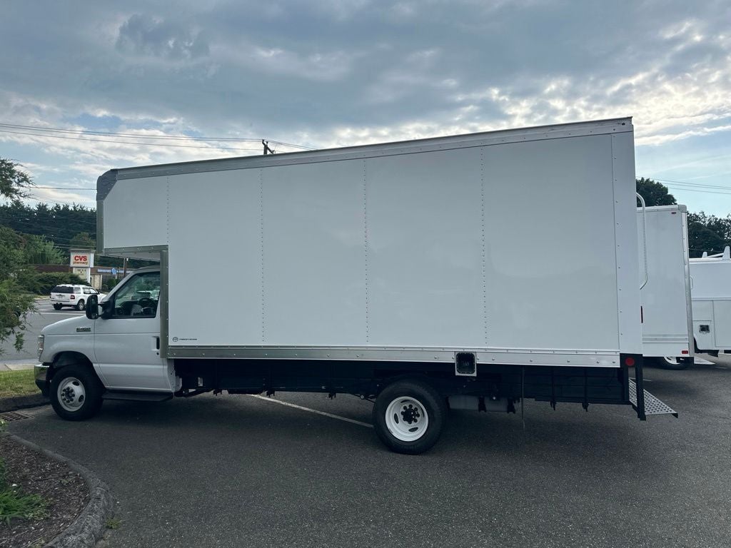 2027 Ford E-450SD Base DRW