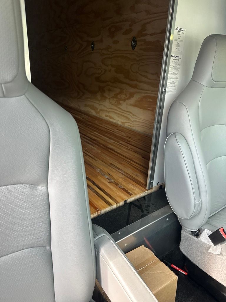 2027 Ford E-450SD Base DRW