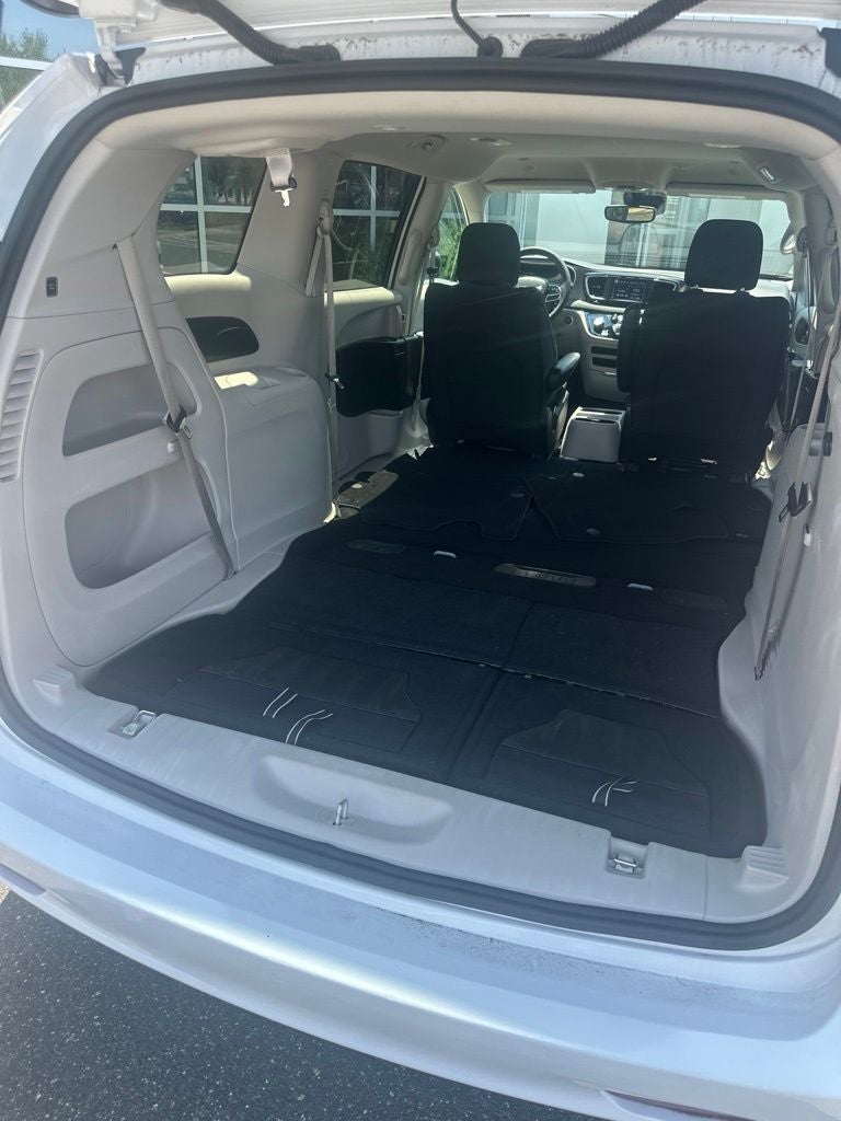 2024 Chrysler Voyager LX