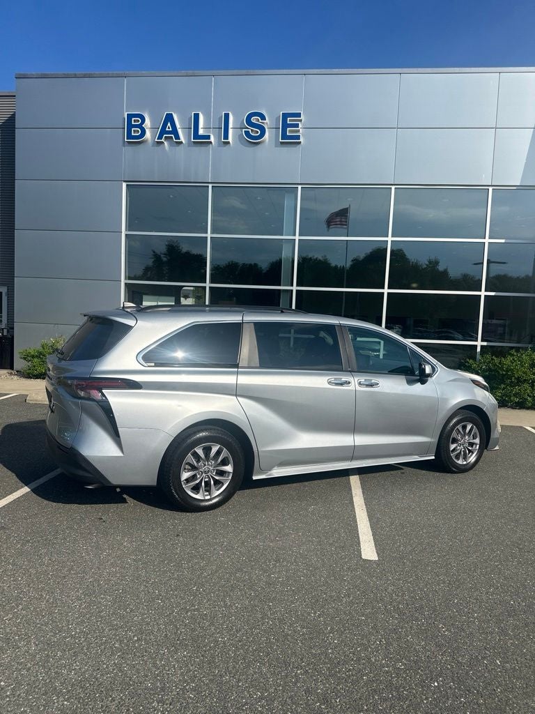 2023 Toyota Sienna XLE 8 Passenger
