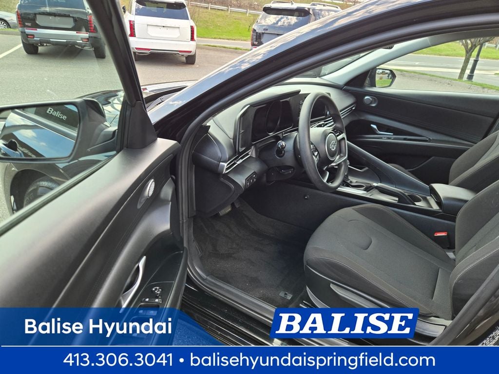 2023 Hyundai Elantra SE