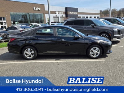 2023 Hyundai Elantra SE