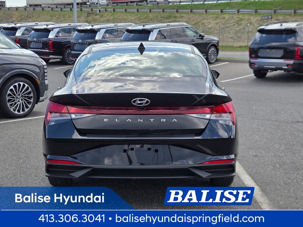 2023 Hyundai Elantra SE