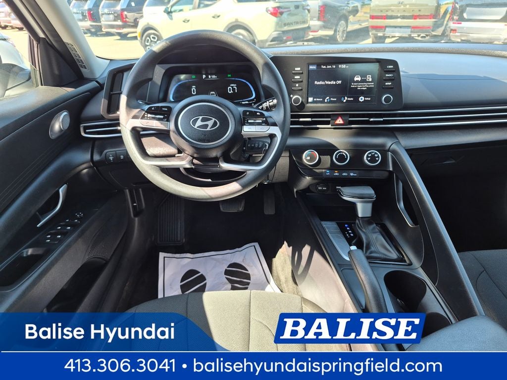 2024 Hyundai Elantra SE