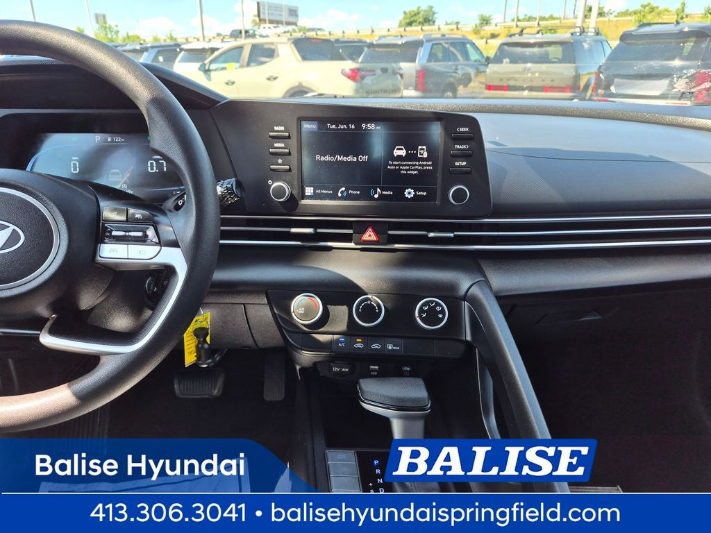 2024 Hyundai Elantra SE