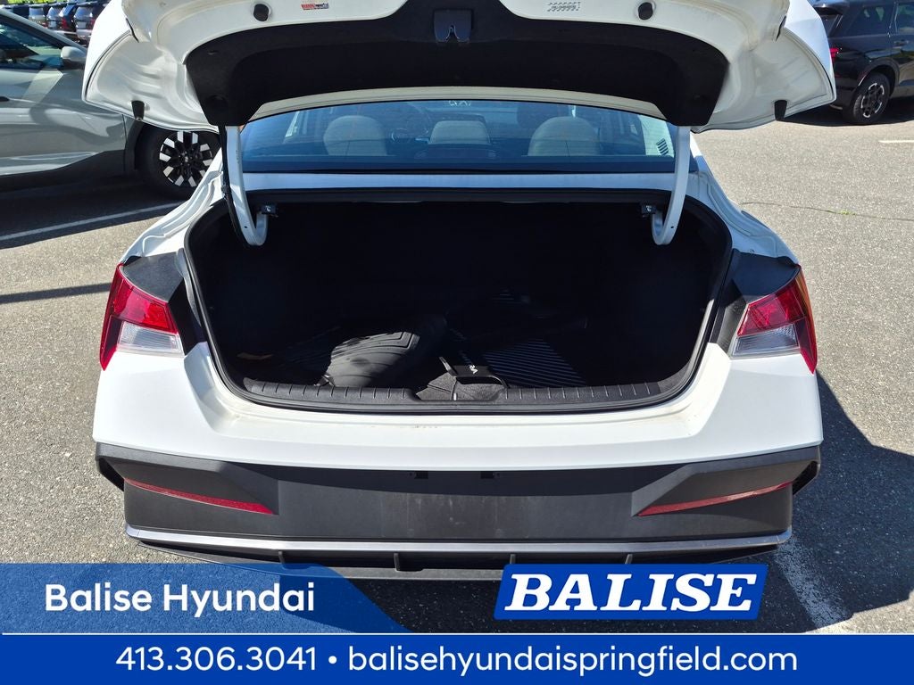 2024 Hyundai Elantra SE