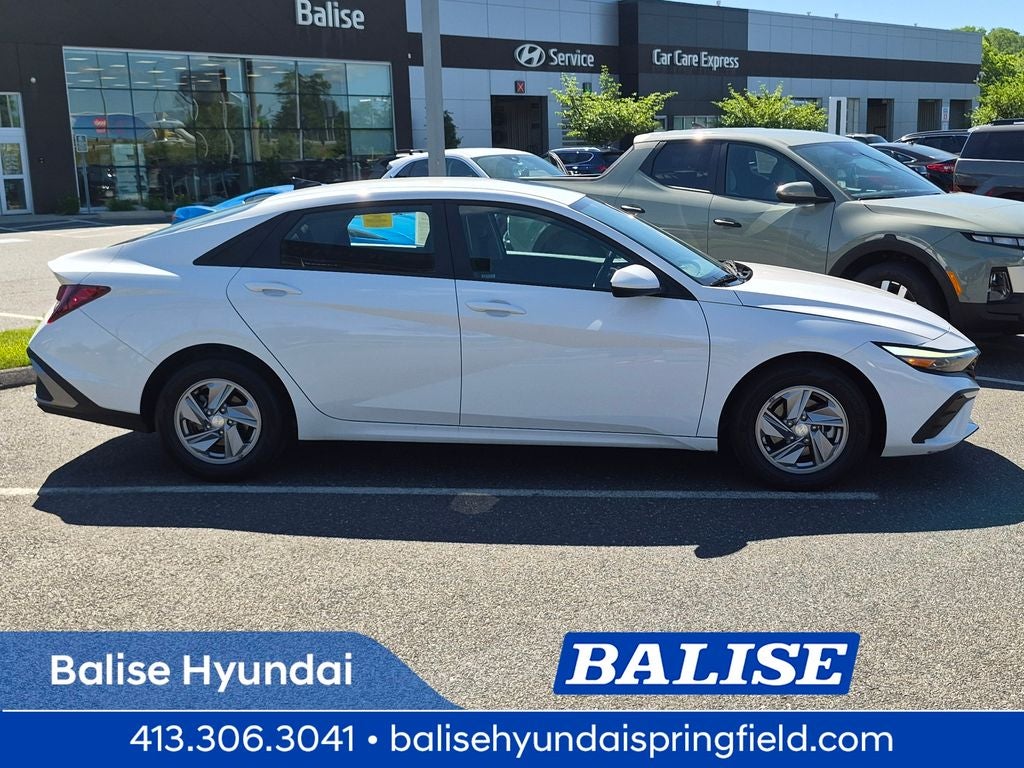 2024 Hyundai Elantra SE