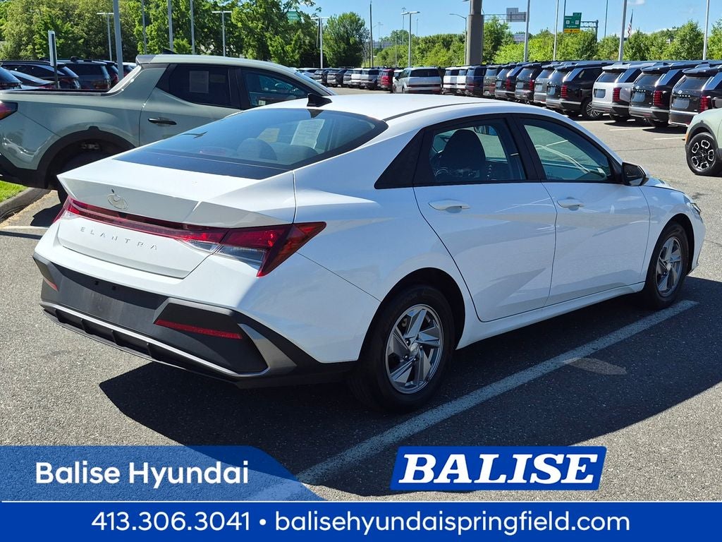 2024 Hyundai Elantra SE