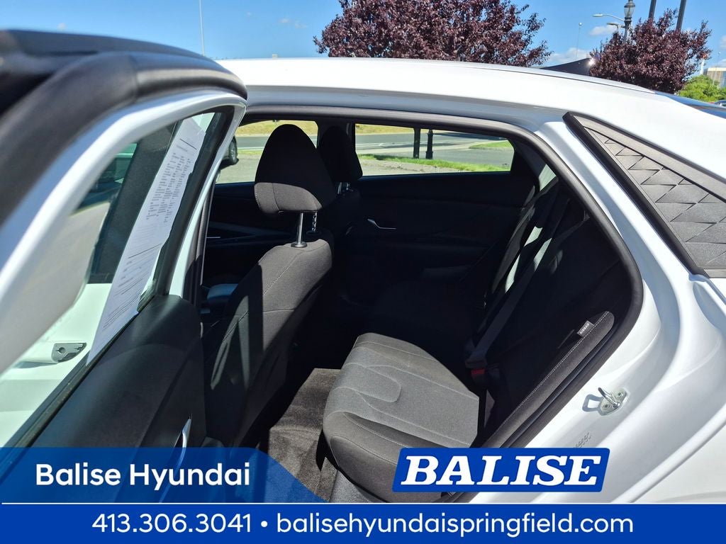 2024 Hyundai Elantra SE
