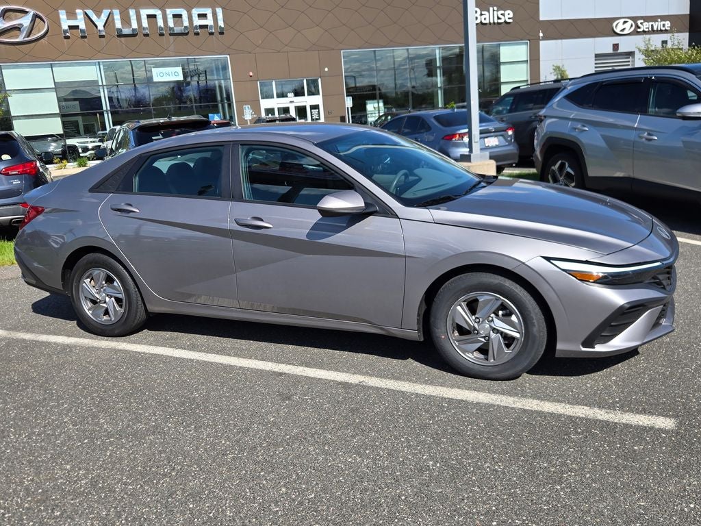 2024 Hyundai Elantra SE