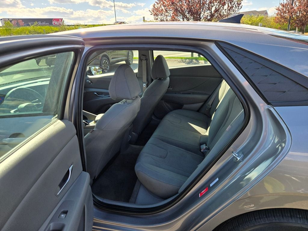 2024 Hyundai Elantra SE