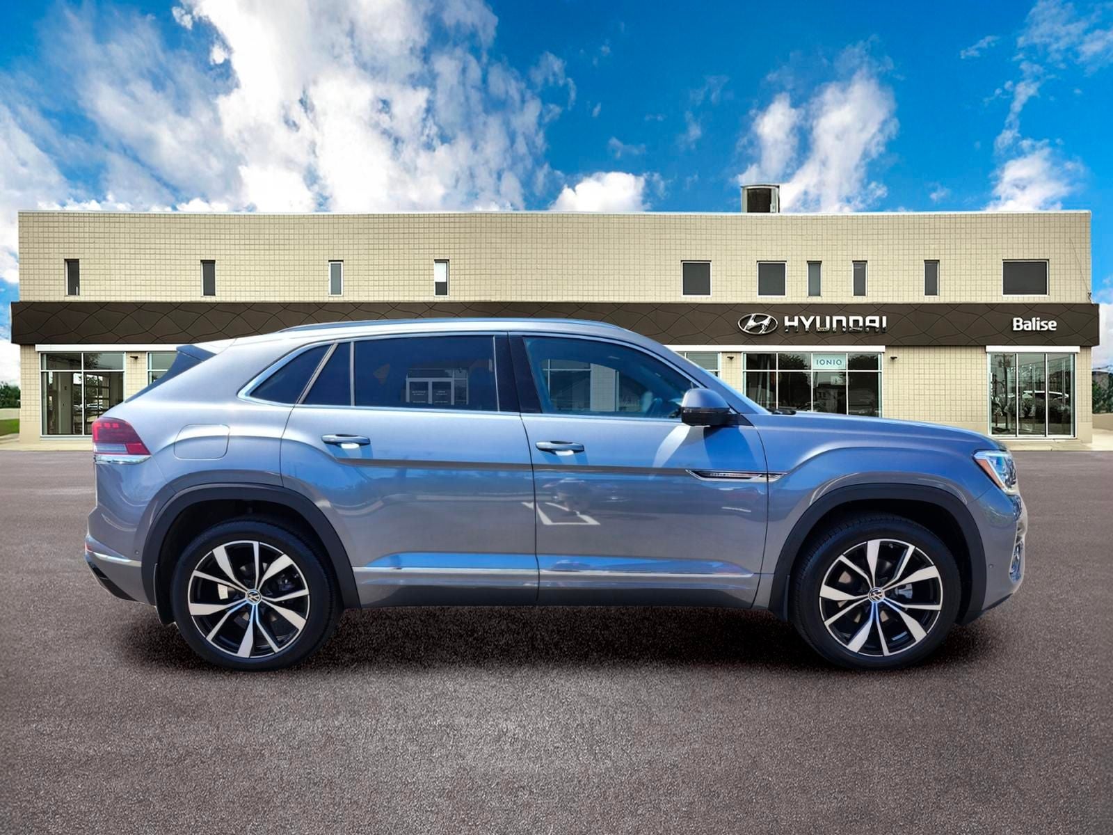 2025 Volkswagen Atlas Cross Sport 2.0T SEL Premium R-Line