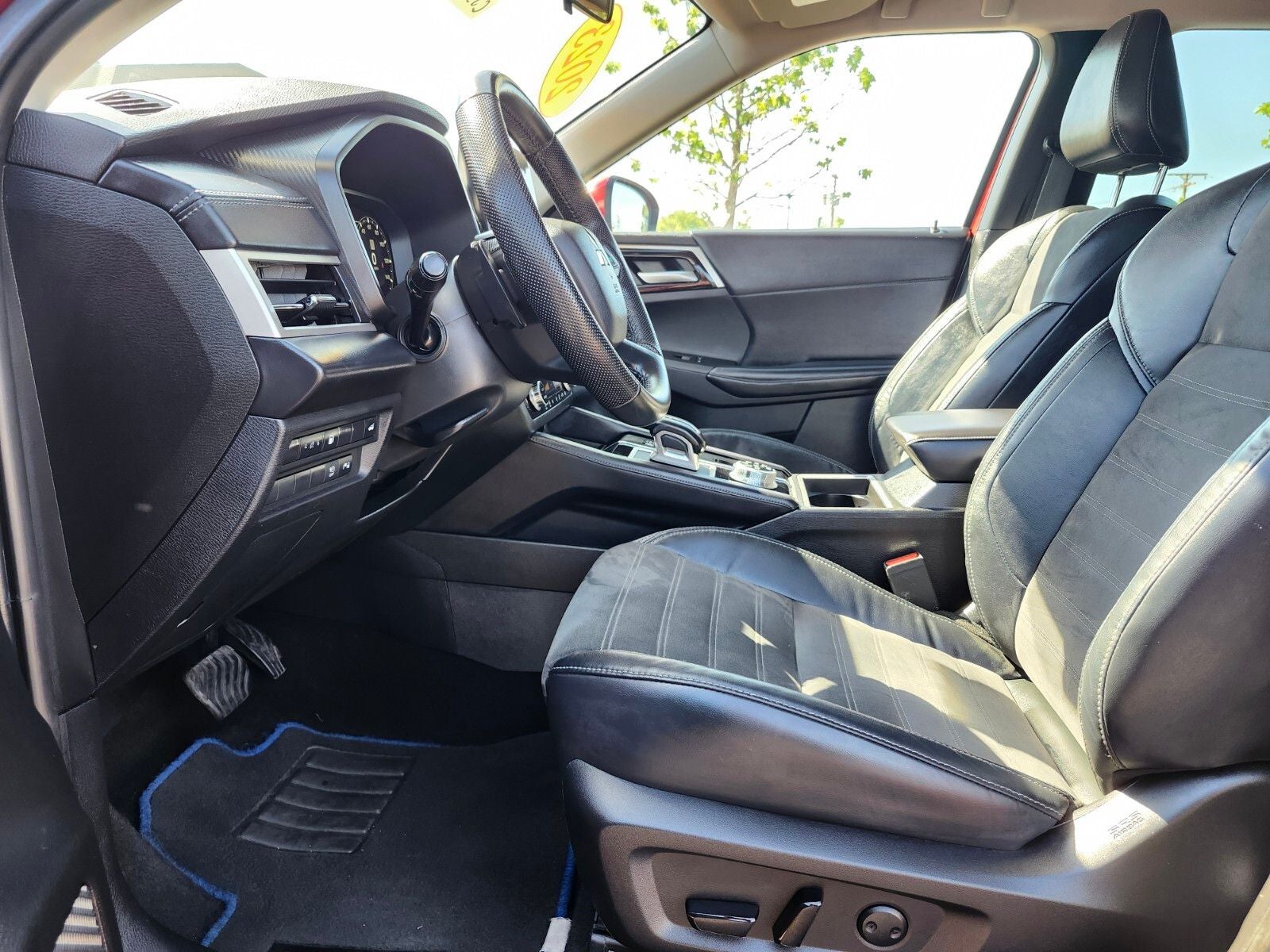2023 Mitsubishi Outlander PHEV SE