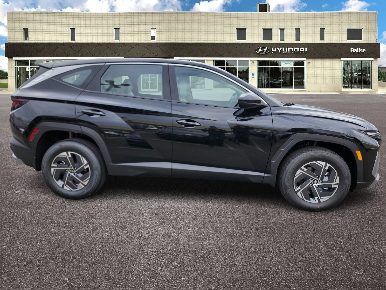 2026 Hyundai Tucson Hybrid Blue SE