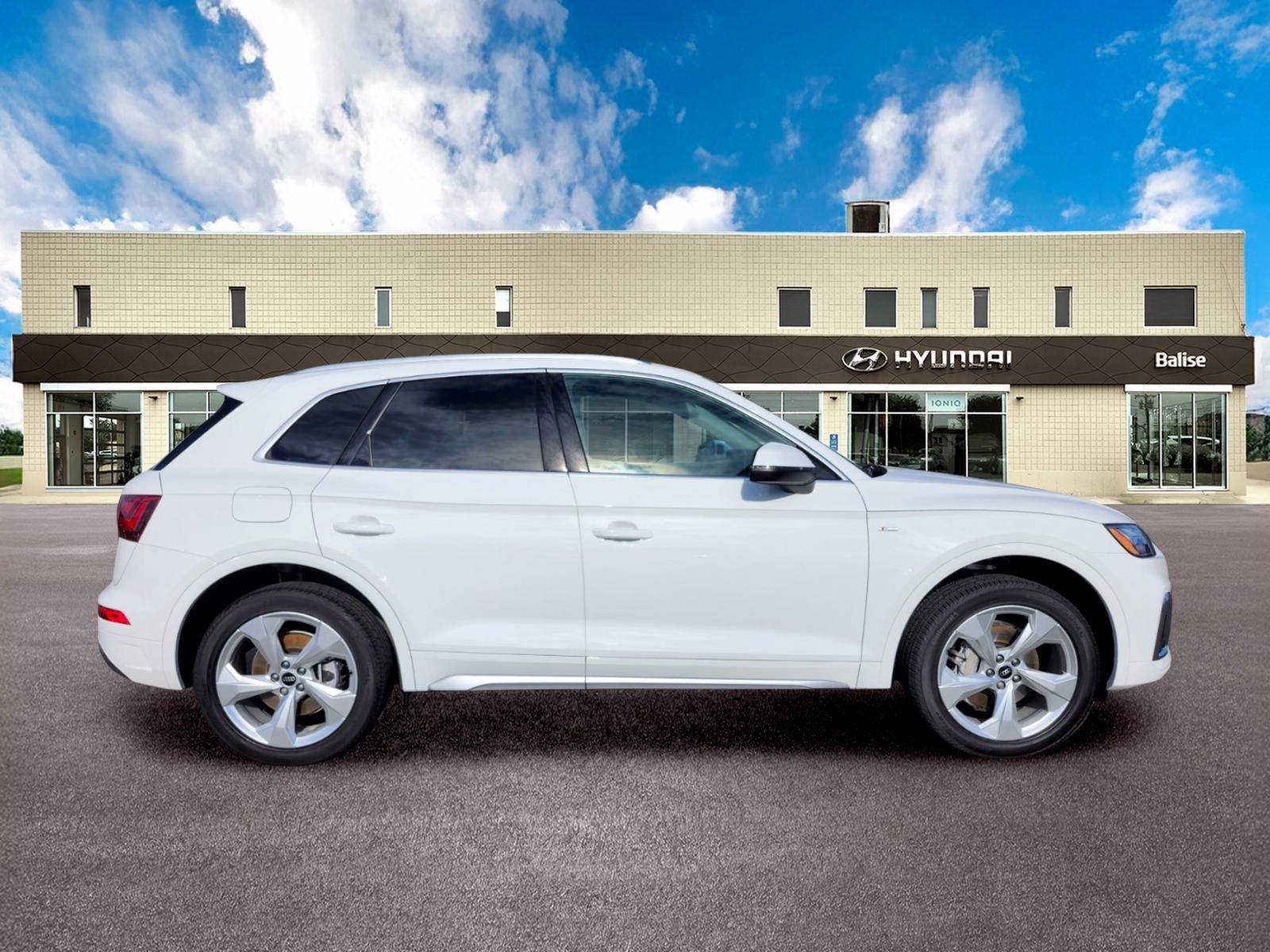 2023 Audi Q5 45 S line Premium quattro
