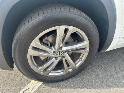 2024 Volkswagen Atlas Cross Sport 2.0T SEL R-Line