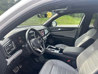 2024 Volkswagen Atlas Cross Sport 2.0T SEL R-Line
