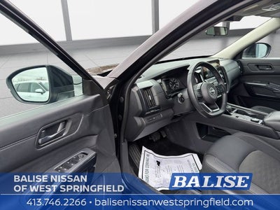 2024 Nissan Pathfinder SV