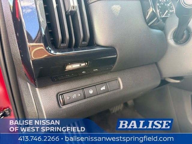 2026 Nissan Pathfinder SV