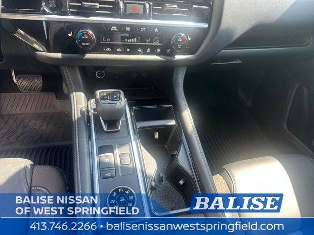 2025 Nissan Pathfinder SL