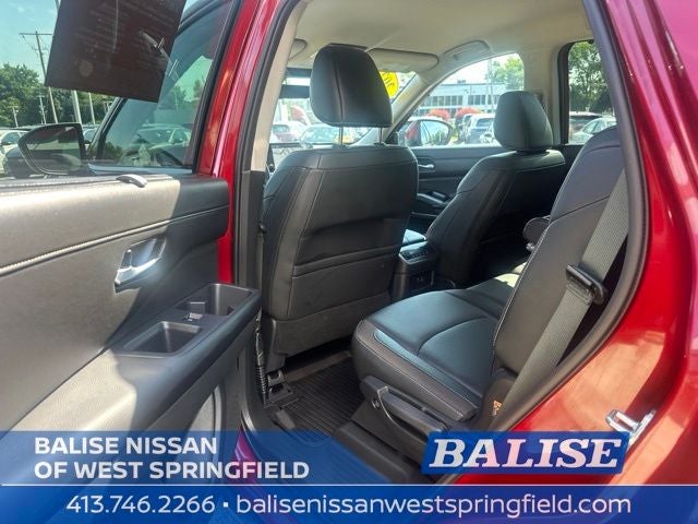 2025 Nissan Pathfinder SL