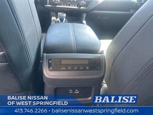 2025 Nissan Pathfinder SL