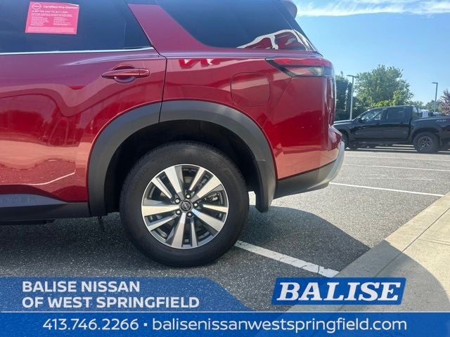 2025 Nissan Pathfinder SL