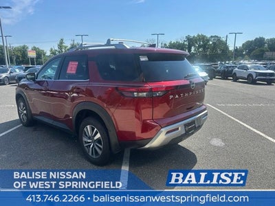 2025 Nissan Pathfinder SL
