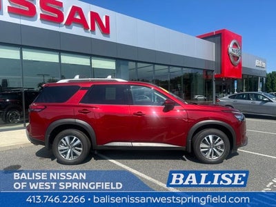 2025 Nissan Pathfinder SL