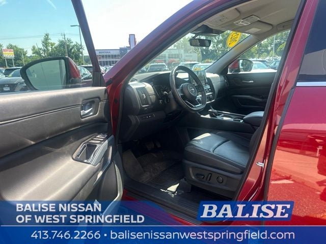 2025 Nissan Pathfinder SL
