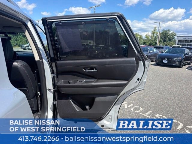 2023 Nissan Pathfinder SL