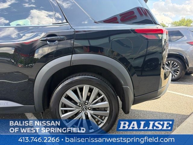 2025 Nissan Pathfinder SL