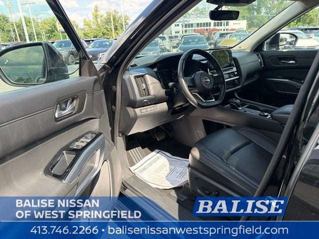 2025 Nissan Pathfinder SL