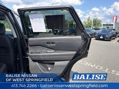 2025 Nissan Pathfinder SL