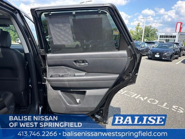 2025 Nissan Pathfinder SL