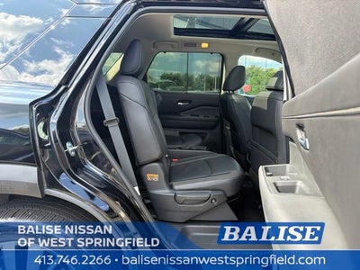 2025 Nissan Pathfinder SL