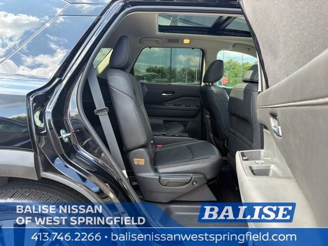 2025 Nissan Pathfinder SL