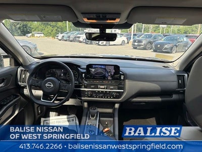2025 Nissan Pathfinder SL