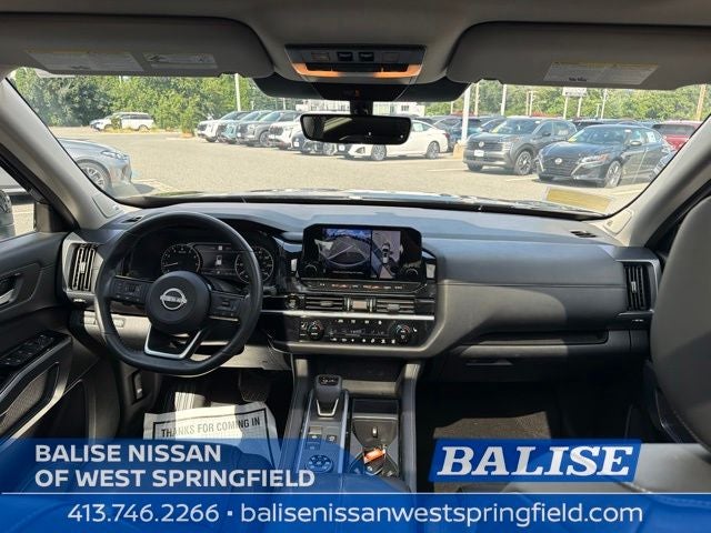 2025 Nissan Pathfinder SL