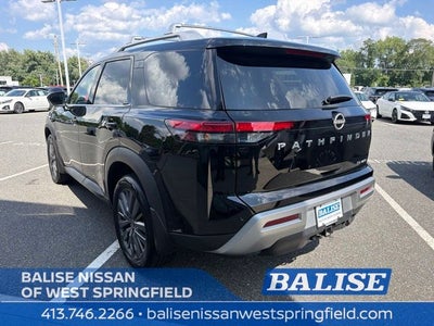 2025 Nissan Pathfinder SL
