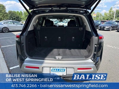 2025 Nissan Pathfinder SL