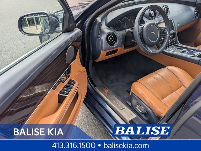 2011 Jaguar XJ Base